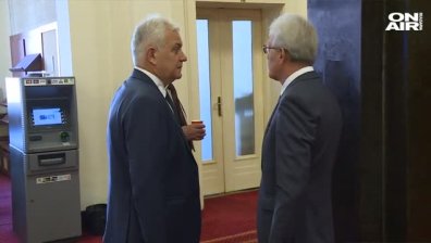 След посещението в Крим: Явор Нотев няма да подава оставка