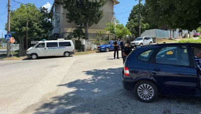 Мащабна полицейска акция в Габрово след призив на кмета, има задържани (ВИДЕО)