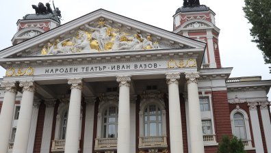 Артистите са стиснали зъби след новите ограничения за бранша