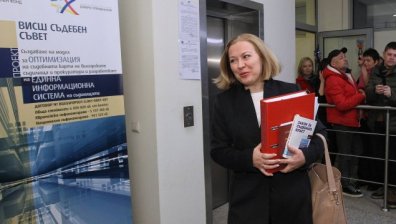 Съдебна реформа? ВСС скочи на Йорданова, вместо да гледа оставката на Гешев