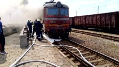 Локомотив се подпали на гарата в Карнобат