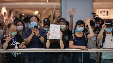 Протести в моловете в Хонконг срещу законите за социално дистанциране