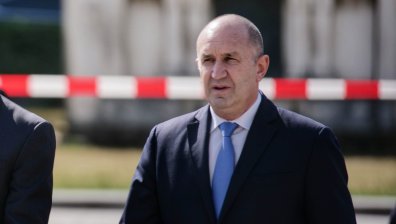 Радев: Депутатите да разгледат въпроса с референдума за еврото, ако имат останало достойнство