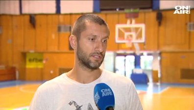 В ново аплоа: Веселин Веселинов окачи кецовете