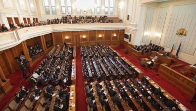 "Зеленият сертификат" скара депутатите, страстите охлади "Продължаваме промяната"