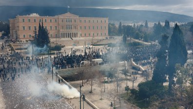 Най-лошият сценарий в Гърция е протестите да свалят правителството