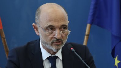 Депутатите изслушват здравния министър за заплатите в сектора