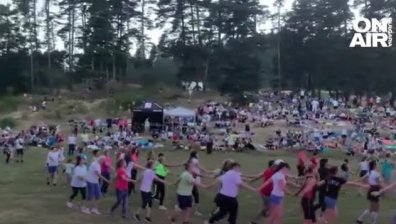 10-часово хоро под звездите: Клуб "Гайтани" събра хиляди край Копривщица