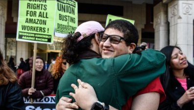 Победа срещу капитализма: Служители на Amazon за първи път ще имат профсъюз