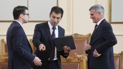 Канадското гражданство на Кирил Петков изправи ГЕРБ срещу служебния кабинет
