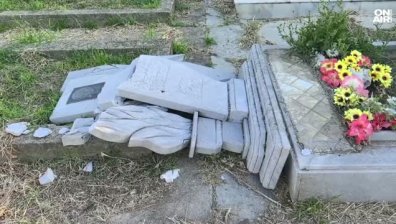 8-годишни деца поругаха десетки гробове в Нова Загора, крадат чанти от опечалените
