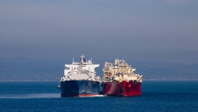 България внесе втечнен природен газ на цени, договорени преди ескалацията в Близкия изток