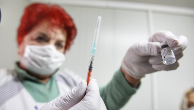 Ваксинирани са 70% от работещите в центровете за спешна помощ