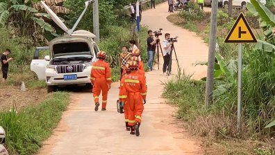 Идентифицираха 120 от пътниците на разбилия се Boeing 737 в Китай