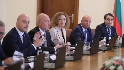 МС отмени актове на служебния кабинет, свързани с отбраната ни и оръжията за Украйна