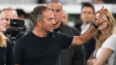 Ханзи Флик отказа да напусне след загубата на Германия от Япония, уволниха го