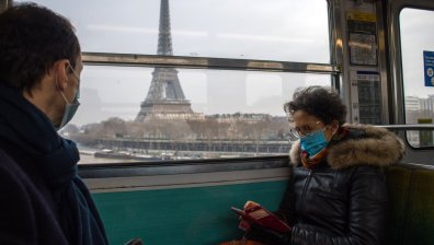 Ваксинационният сертификат влезе в сила във Франция, задължителен е за всички над 16 г.