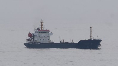 Южна Корея стреля по севернокорейски кораб, пресякъл морската граница