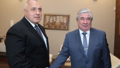 Борисов и посланик Макаров заздравиха българо-руските отношения