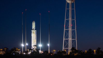 Товарен кораб на NASA се взриви при старта