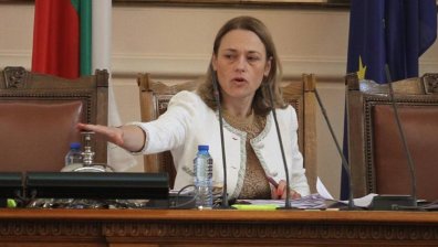 Ива Митева обяви кога би трябвало да е последният работен ден на депутатите