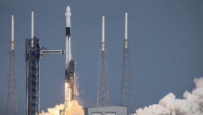 Екипаж на SpaceX връща у дома двамата останали в орбита астронавти