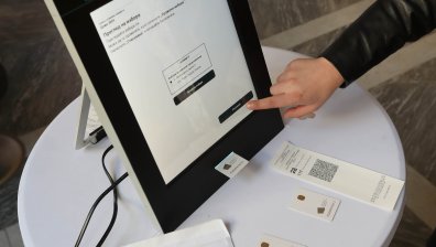 Демонстрираха довереното изграждане на софтуера на машините за вота