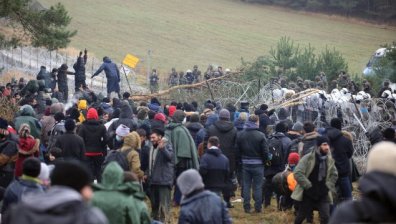 Евродепутатите обезпокоени от мигрантите по границата между Полша и Беларус
