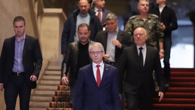 Над 100 човека са спасени от тежкото време. Денков отговори на Пеевски: Да излезе с лопати да изчисти снега