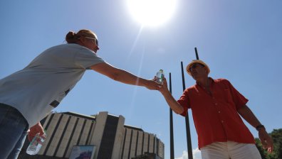 Столичната община ще раздава минерална вода на три пункта в София