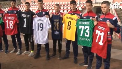 Каузата за живота на Роси обедини съперници на футболния терен