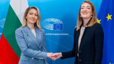 Рая Назарян в Брюксел: Демокрацията е изправена пред сериозни изпитания