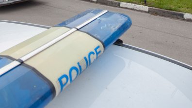 Шофьор се заби в патрулка с включени светлини - не я видял