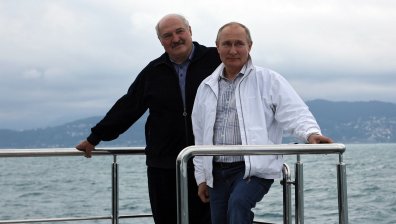 Путин и Лукашенко отплаваха на разходка с корабче