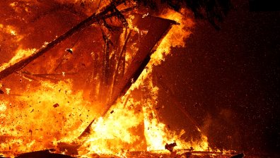 Хиляди са евакуирани заради мощните пожари в Калифорния 