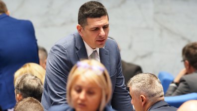 Ивайло Мирчев: Държавната администрация си раздава рекордни бонуси за милиони
