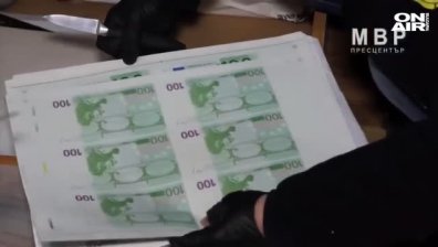 Удар за милиони или пари за реквизит са фалшивите долари в столичен университет?