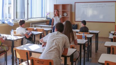 Отпуснаха милиони за стипендии за училищата с най-високи резултати от матурите