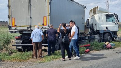 Две жертви в тежка катастрофа в Бургаско, ТИР помете кола