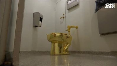 Златна тоалетна в нюйоркски музей събра хиляди посетители