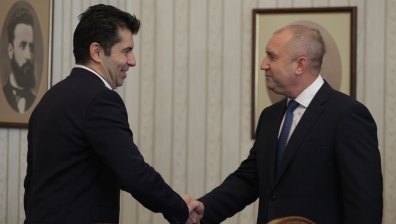 Радев към Петков: Липсата на газ вещае студена зима и колапс за бизнеса