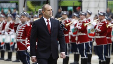 Румен Радев поздрави Владимир Путин за Деня на победата