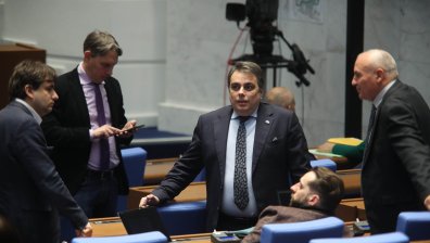 Повдигнаха обвинения на бившия сътрудник на Асен Василев