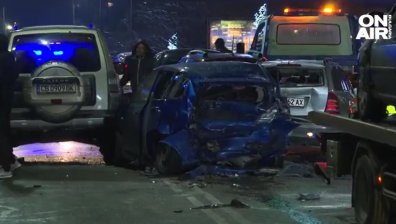 След верижната катастрофа в София: Две деца са в "Пирогов", на шофьор му прилошало