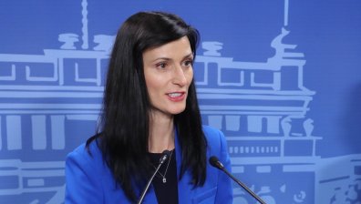 Мария Габриел: 6-ма българи избраха да останат в Кайро