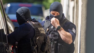 Въоръжени командоси и прокурори в столичния квартал "Симеоново"