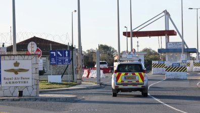 Затвориха училищата в Кипър заради дроновете срещу британската база