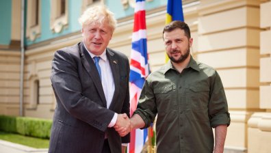 Джонсън изненадващо в Киев, обсъжда със Зеленски доставката на тежки оръжия