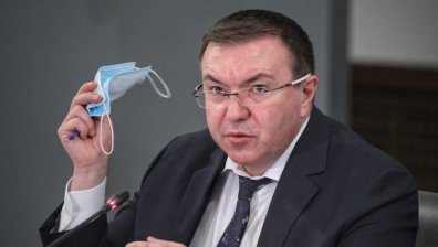 Костадин Ангелов: Звънят ми стотици да ме питат дали ги ваксинират с Pfizer с изтекъл срок