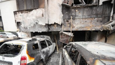 Батерия на хибриден автомобил предизвика пожар в блок в София (+СНИМКИ)